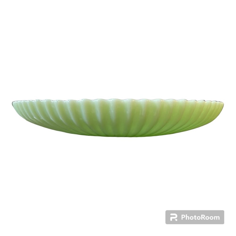 Vintage Set of 2 Jade Green Milk Glass Scalloped Plates - Picture 3 of 3